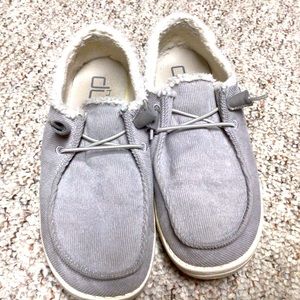 Hey Dudes Sherpa lined Shoes Size 8